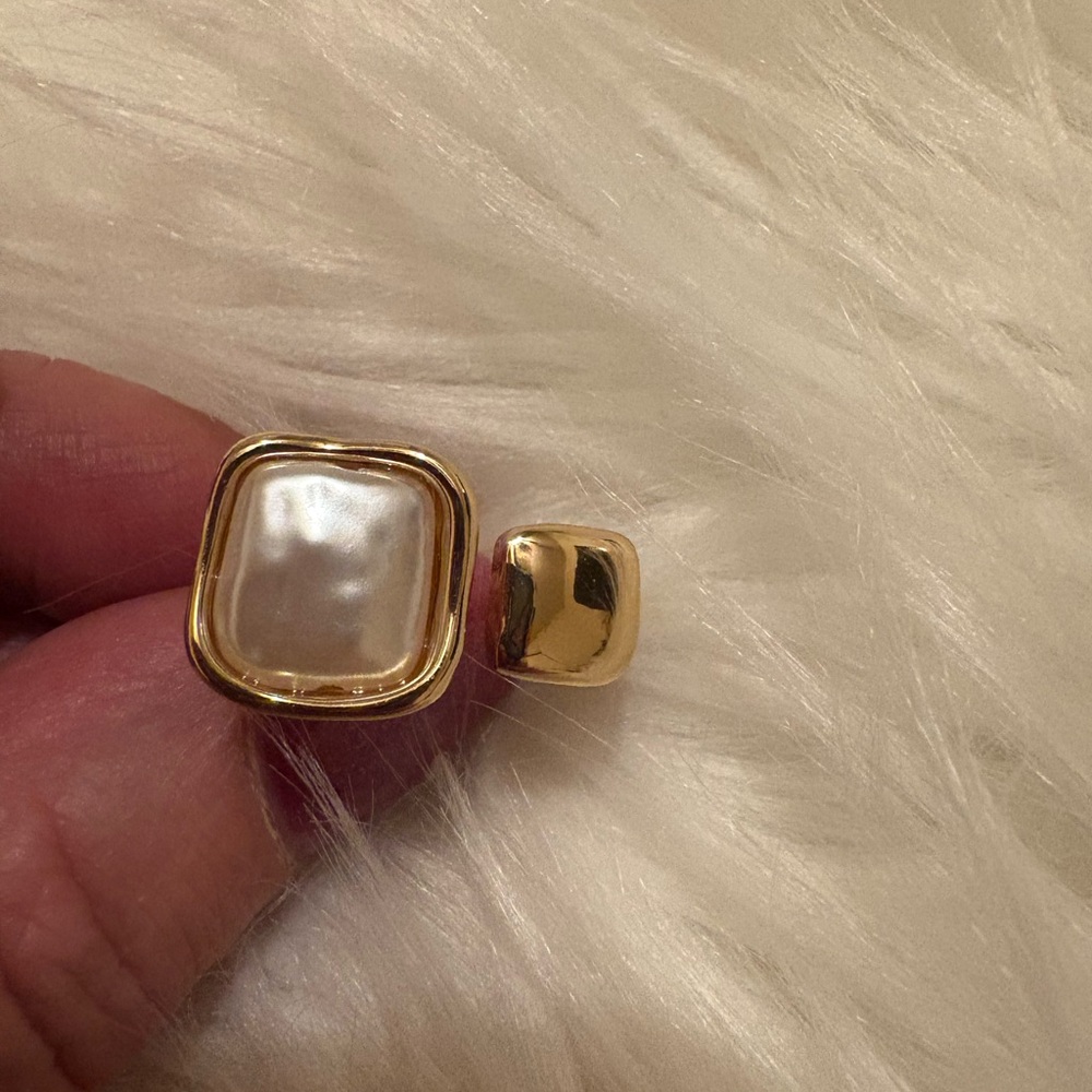 NWT House of Harlow 1960 Gold and Pearl Ring - Picture 2 of 6